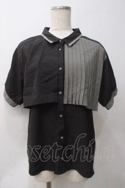 画像1: axes femme / プリーツ使バイカラー半袖ブラウス  グレー×黒 Y-25-05-29-008-AX-BL-SZ-ZY