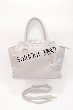 画像1: axes femme / チャーム付きフリルバッグ  グレージュ Y-25-06-01-036-AX-BG-SZ-ZT-K023