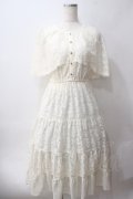 axes femme / ケープ風レースティアードワンピース  キナリ Y-25-06-03-080-AX-OP-SZ-ZY