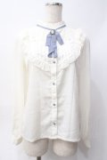 axes femme / ブローチ付きブラウス  生成り Y-25-06-09-063-AX-BL-SZ-ZY