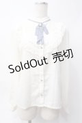 axes femme / ブローチ付きブラウス  生成り Y-25-06-09-063-AX-BL-SZ-ZI