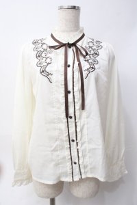 axes femme / 刺繍入スタンドカラーブラウス  生成り Y-25-06-09-064-AX-BL-SZ-ZY