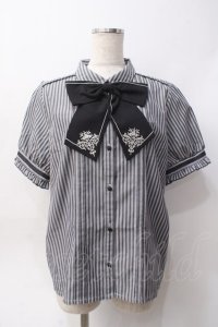 axes femme / 刺繍リボンセットブラウス  ストライプ Y-25-06-09-068-AX-BL-SZ-ZY