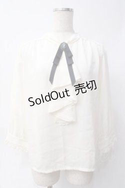 画像1: axes femme / カメオ付ラッフルフリルブラウス  生成り Y-25-06-09-074-AX-BL-SZ-ZY