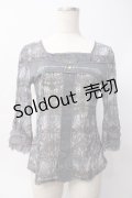 OZZ ANGELO / 総柄シアートップス  グレー Y-25-06-09-099-OO-TO-SZ-ZY