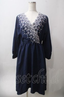 画像1: axes femme / 刺繍入りカシュクールワンピース M 紺 Y-25-06-12-106-AX-OP-SZ-ZY