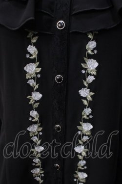 画像3: axes femme / フロントバラ刺繍フリルブラウス  黒 Y-25-06-12-019-AX-BL-SZ-ZY