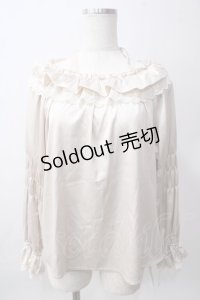 axes femme / ギャザーデザインサテンブラウス  生成り Y-25-06-12-024-AX-BL-SZ-ZY