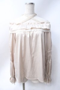 axes femme / ギャザーデザインサテンブラウス  生成り Y-25-06-18-036-AX-BL-SZ-ZY
