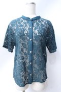 axes femme / サイドスリットレースシャツ  グリーン Y-25-06-18-047-AX-BL-SZ-ZY