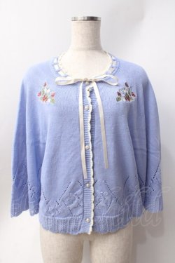 画像1: axes femme POETIQUE / ストロベリー刺繍ニットケープ  サックス Y-25-06-20-038-AX-TO-SZ-ZY