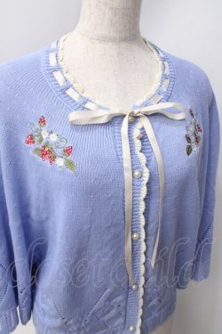 画像4: axes femme POETIQUE / ストロベリー刺繍ニットケープ  サックス Y-25-06-20-038-AX-TO-SZ-ZY