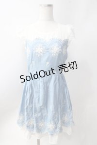 axes femme / 刺繍入りワンピース  サックス Y-25-06-20-085-AX-OP-SZ-ZI