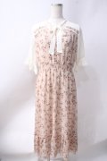 axes femme / チョーカーリボンデザイン花柄ワンピース  ベージュ Y-25-06-20-088-AX-OP-SZ-ZY