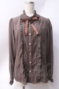 axes femme / プチスタンドフリルブラウス  ブラウン Y-25-06-20-026-AX-BL-SZ-ZY