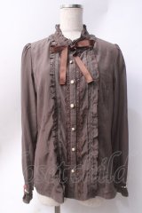 axes femme / プチスタンドフリルブラウス  ブラウン Y-25-06-20-026-AX-BL-SZ-ZY