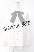 axes femme / リボンタイ付プチフリルブラウス  白 Y-25-06-20-028-AX-BL-SZ-ZY