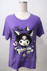 LISTEN FLAVOR / クロミTシャツ  パープル Y-25-06-24-048-PU-TO-SZ-ZT0621Y