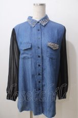 画像1: GLAD NEWS / スタッズ付き袖チュールデニムシャツ  ブルー Y-25-06-26-096-GL-TO-SZ-ZT076 (1)