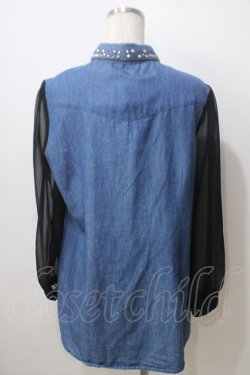 画像2: GLAD NEWS / スタッズ付き袖チュールデニムシャツ  ブルー Y-25-06-26-096-GL-TO-SZ-ZT076