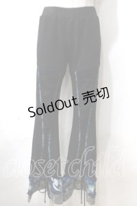 Qutie Frash / 編み上げ裾和柄ブーツカットパンツ  黒×青 Y-25-06-26-162-QU-PA-SZ-ZY