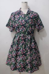 merry jenny / フラワー総柄シャツワンピース  紺 Y-25-06-26-035-LO-OP-SZ-ZY