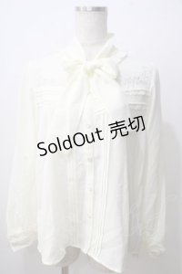 axes femme / 花刺繍ボウタイブラウス F 生成り Y-25-06-26-039-AX-BL-SZ-ZT076