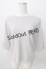axes femme POETIQUE / ラビット刺繍カットプルオーバー  グレージュ Y-25-06-28-071-AX-TO-SZ-ZI