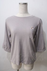 axes femme POETIQUE / ラビット刺繍カットプルオーバー  グレージュ Y-25-06-28-071-AX-TO-SZ-ZY