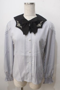 画像1: axes femme POETIQUE / リボン付きコウモリカラーブラウス  グレー Y-25-06-28-081-AX-BL-SZ-ZY