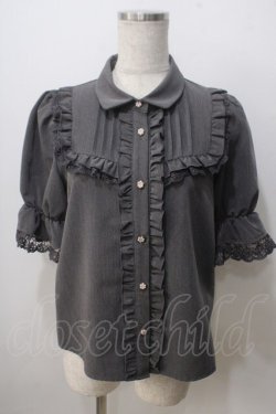 画像1: evelyn / Uフリル半袖ブラウス  グレー Y-25-06-28-082-LO-BL-SZ-ZY