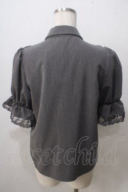 画像2: evelyn / Uフリル半袖ブラウス  グレー Y-25-06-28-082-LO-BL-SZ-ZY