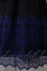 画像4: Moi-meme-Moitie / 燭台エンブレムゲートジャンパースカート F 黒×青 Y-25-06-28-122-MO-OP-SZ-ZY (4)
