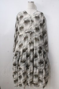 axes femme / ぼかし花柄ティアードワンピース  グレー Y-25-06-28-148-AX-OP-SZ-ZY