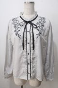 axes femme / 刺繍入スタンドカラーブラウス M グレー Y-25-07-01-057-AX-BL-SZ-ZY