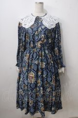axes femme NOSTALGIE / ローズオーナメント柄ワンピース  紺 Y-25-07-01-091-AX-OP-SZ-ZI