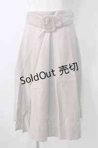 F i.n.t / 太ベルト付きレトロプリーツスカート F ベージュ Y-25-07-01-114-CA-SK-SZ-ZI