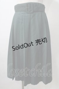 F i.n.t / 太ベルト付きレトロプリーツスカート F グリーン Y-25-07-01-116-CA-SK-SZ-ZT454
