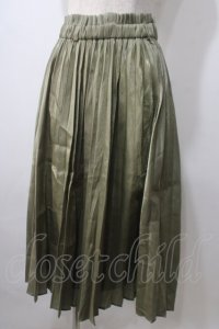 F＆A / シャイニープリーツスカート F グリーン Y-25-07-01-122-LO-SK-SZ-ZY