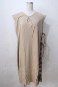 axes femme / サイドプリーツデザインワンピース M ベージュ Y-25-07-03-058-AX-OP-SZ-ZY