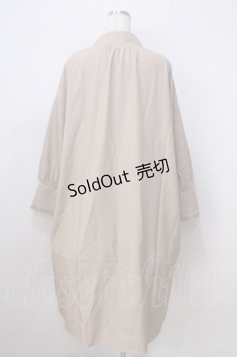 画像2: axes femme / 襟刺繍ロングシャツワンピース M ベージュ Y-25-07-03-068-AX-OP-SZ-ZI (2)