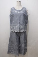 画像1: axes femme / ストライプ刺繍入りセットアップ M グレー Y-25-07-03-044-AX-OP-SZ-ZI (1)