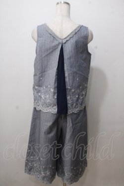 画像2: axes femme / ストライプ刺繍入りセットアップ M グレー Y-25-07-03-044-AX-OP-SZ-ZY