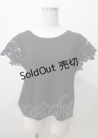 axes femme / 肩フラワーレースシャツ  黒 Y-25-07-12-050-AX-TO-SZ-ZY