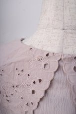画像4: axes femme / 刺繍入りビッグカラーブラウス M 淡ピンク Y-25-07-14-067-AX-BL-SZ-ZT429 (4)