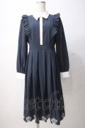 axes femme / スカラップ刺繍バイカラーワンピース F 紺 Y-25-07-14-107-AX-OP-SZ-ZY