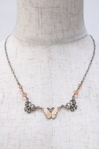 axes femme / 蝶モチーフネックレス  淡ピンク Y-25-07-14-003-AX-AC-SZ-ZY