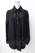 Ozz Croce / タック入り刺繍ブラウス  黒 Y-25-07-16-044-OO-OP-SZ-ZY