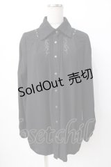 Ozz Croce / タック入り刺繍ブラウス  黒 Y-25-07-16-044-OO-OP-SZ-ZY