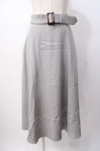 an another angelus / ベルト付きバックラッフルフレアースカート  グレー Y-25-07-16-054-CA-SK-SZ-ZY